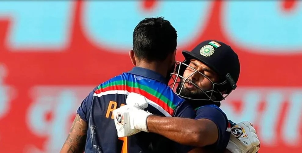 INDvsENG: রাহুল-পন্থ ছাইলেন টুইটারে, একে নিয়ে সমর্থকরা বানাচ্ছেন মজাদার মিমস 1