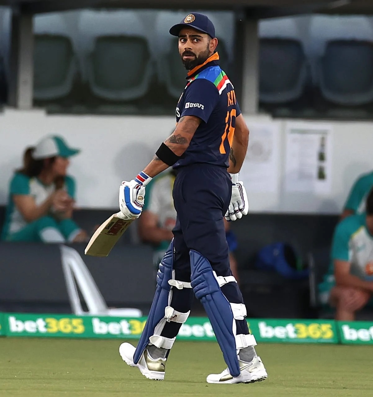 INDvsENG: প্রথম টি-২০তে ভারত ইংল্যান্ডকে দিল ১২৫ রানের লক্ষ্য, বিরাট কোহলি হলেন ট্রোল 1