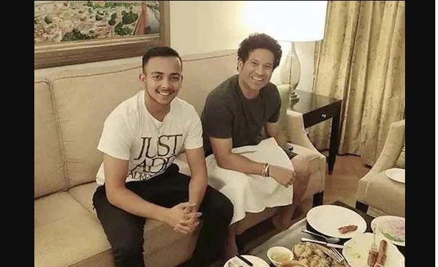 অস্ট্রেলিয়া সফরে বাদ পড়ায় হাউহাউ করে কেঁদেছিলেন পৃথ্বী শ, এই খেলোয়াড়ের কারণে করছেন সেঞ্চুরি 3