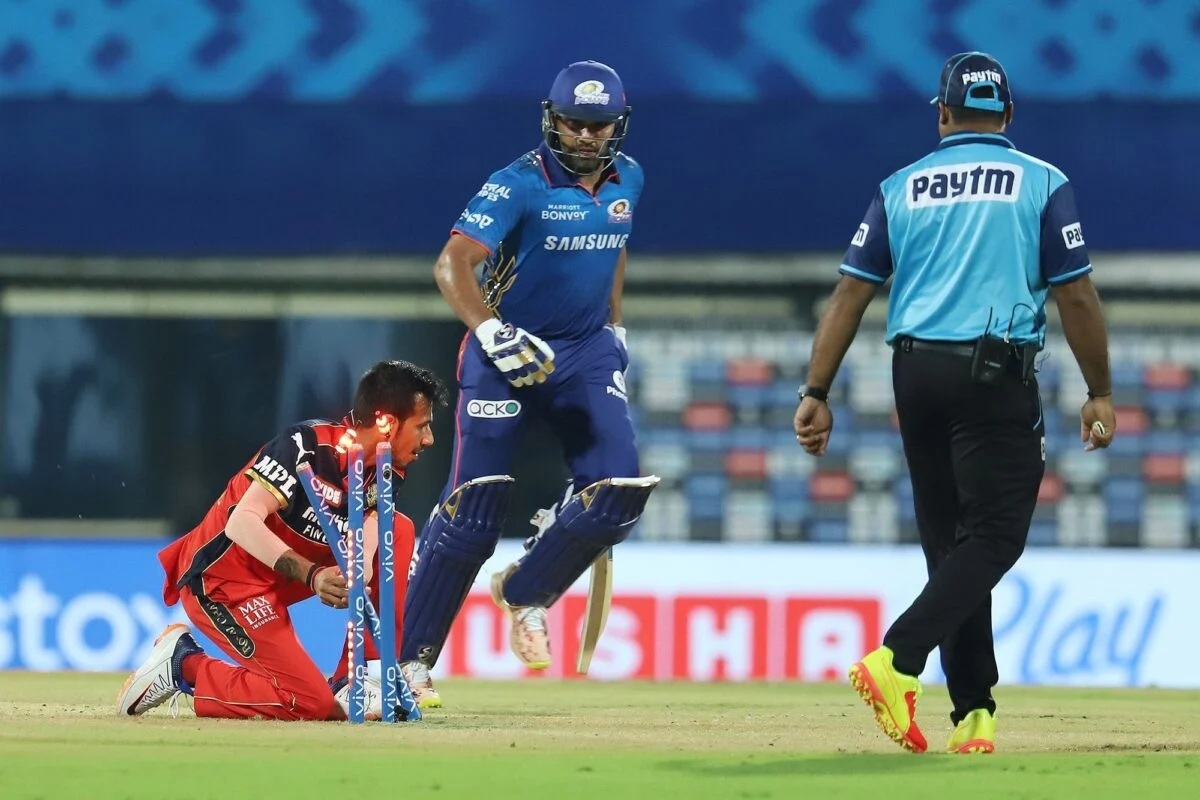 MIvsRCB: রোহিত শর্মার রান আউট হওয়ার কারণে ক্ষুব্ধ সমর্থকরা, ক্রিস লিনকে নিয়ে মজাদার মিমস 1