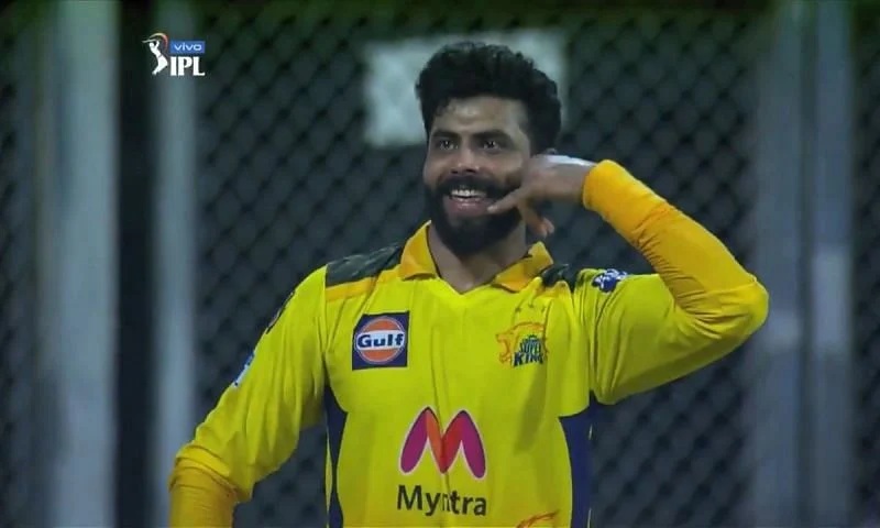 মেয়েদের মতো মাঠে কাউকে ফোন করার ভঙ্গী করলেন জাদেজা, রাজস্থানের বিরুদ্ধে করলেন এই অদ্ভুত সেলিব্রেশন 2