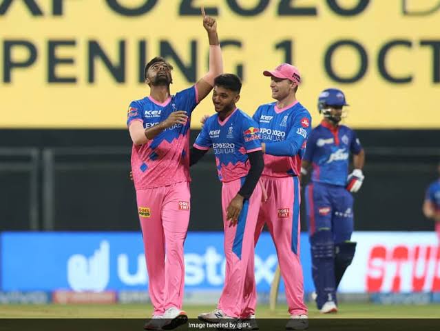 ম্যাচে তিন উইকেট নিয়ে সোশ্যাল মিডিয়ায় রাজা জয়দেব উনাদকাট 3