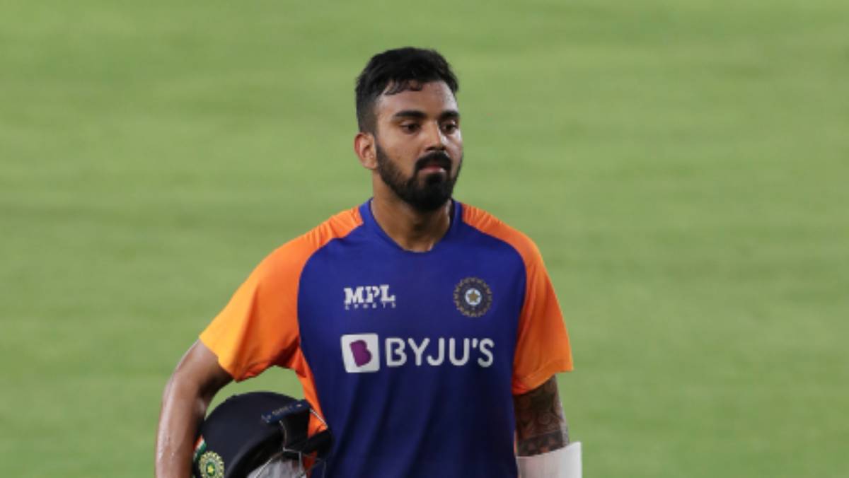 ৫ জন ব্যাটসম্যান যারা T20 আন্তর্জাতিক ক্রিকেটে অভিষেক ম্যাচে শুন্য রানে আউট হয়েছেন। 2