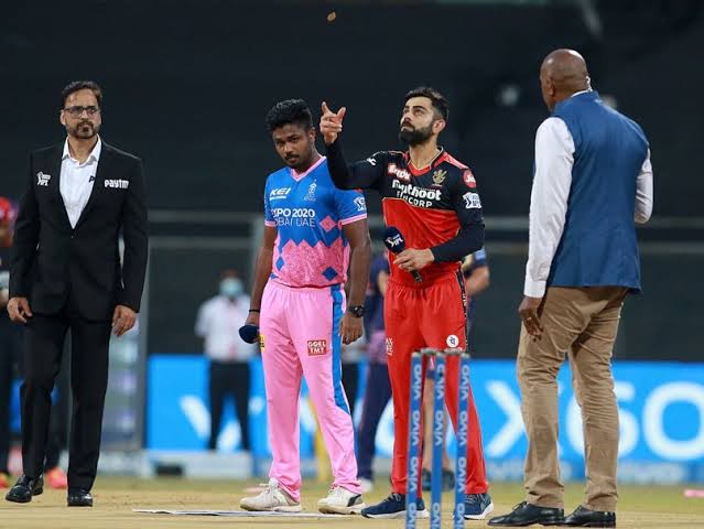 টসে জিতে রাজস্থানের বিরুদ্ধে বোলিং করবে আরসিবি, ১৬ কোটির তারকাকে বসিয়ে এই নবাগতের অভিষেক 3
