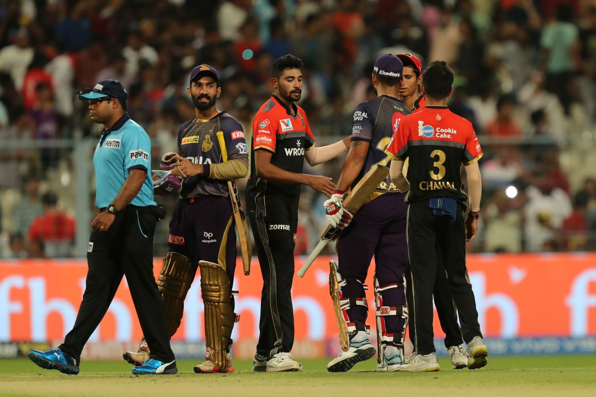 IPL 2021; KKR vs RCB: সুনীল নারাইন তার দুর্দান্ত বোলিংয়ের জন্য প্রশংসিত হচ্ছে, অন্যদিকে বিরাট কোহলিকে জানাচ্ছে দুঃখের সাথে বিদায় 2