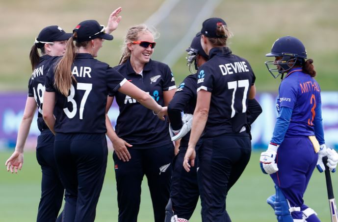 Indian women's team loses third ODI against New Zealand