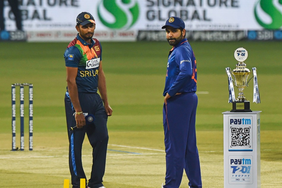 INDvSL 3rd T20I : টসে জিতে প্রথমে ব্যাটিংয়ের সিদ্ধান্ত শ্রীলঙ্কার, নিয়মরক্ষার ম্যাচে এই বড়সড় পরিবর্তন ভারতের 1