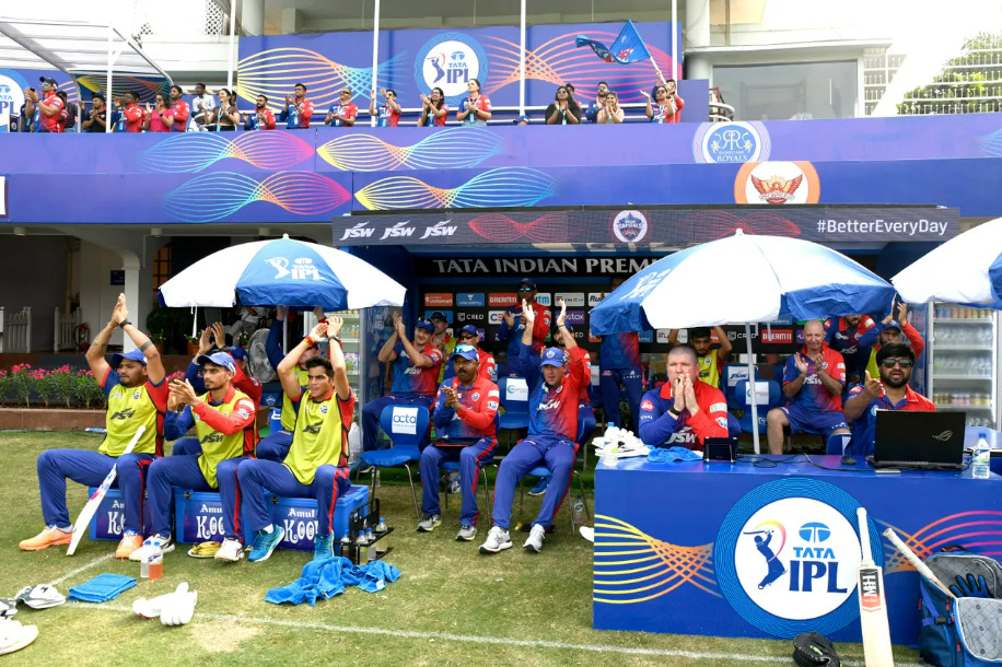 IPL 2022: মাঠের মধ্যেই মেজাজ হারালেন রিকি পন্টিং !! ম্যাচ অফিসিয়ালের সঙ্গে জুড়ে দিলেন তর্কও, দেখুন ভিডিও 2