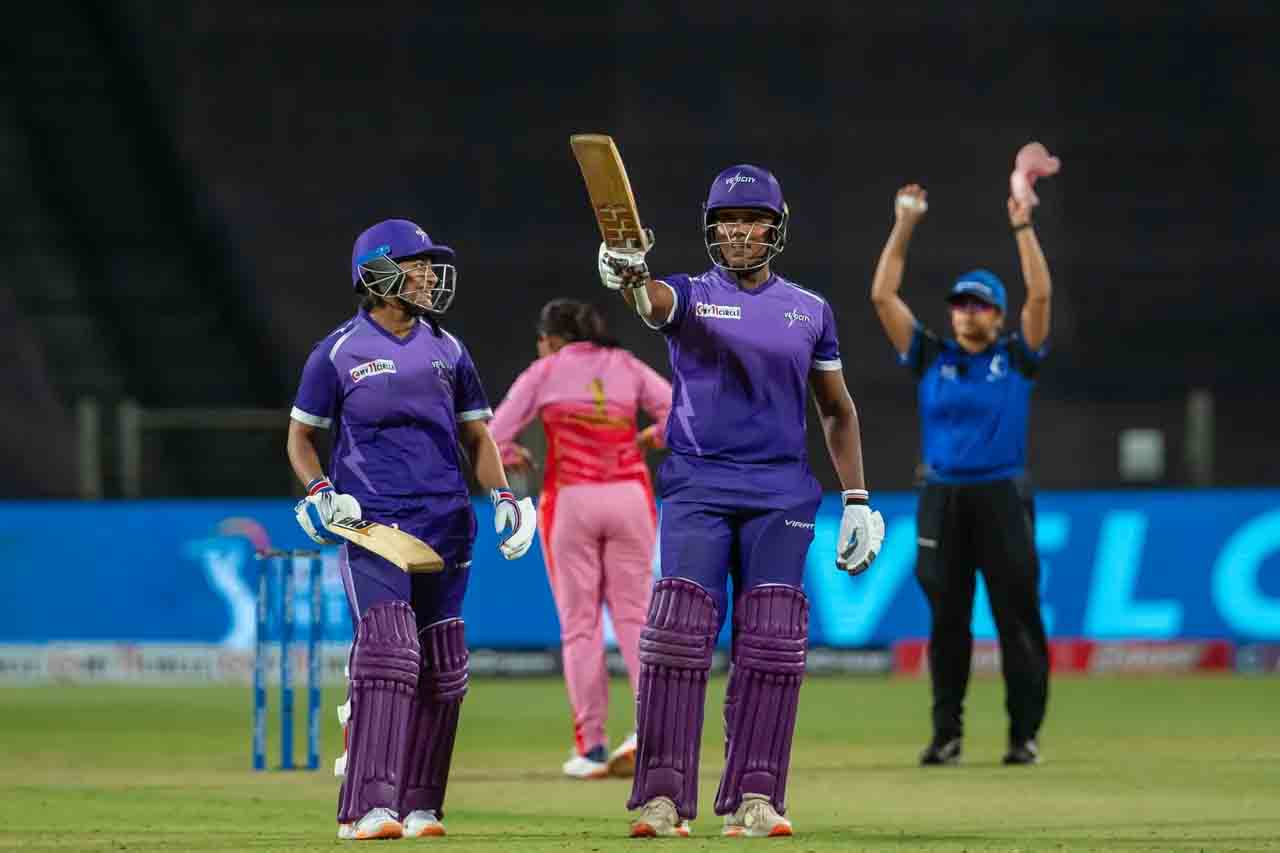 Women's IPL: ১৬ রানে হেরেও ফাইনালে পৌঁছল ভেলোসিটি, কিরণ নভগিরের ইনিংস মোচন করল সংকট 3