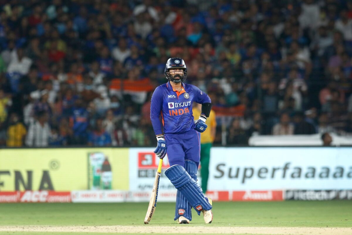 Dinesh Karthik-এর বড় ভক্ত হয়ে গেছেন এই প্রোটিয়া স্পিনার ! উইকেটটক্ষক-ব্যাটসম্যানকে ভরিয়ে দিলেন প্রশংসায় 1