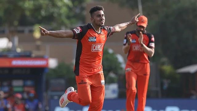 IPL 2022: আইপিএলে দ্রুত বোলিং করে তাক লাগানো উমরান মালিকের প্রশংসায় মাতলেন আকাশ চোপড়া, দিলেন এই নতুন নাম !! 1