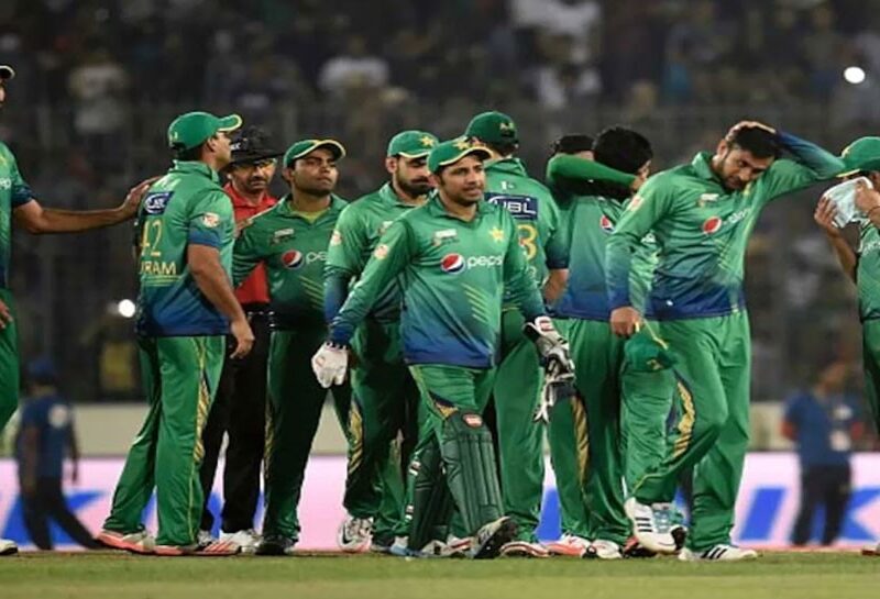 Pakistan Cricket: ভয়ঙ্কর গতিতে গাড়ি চালানোর জন্য ভোগান্তি এই পাক ক্রিকেটারের, পুলিশ ধরে ফেলায় ঘটালেন এই কাণ্ড! 2