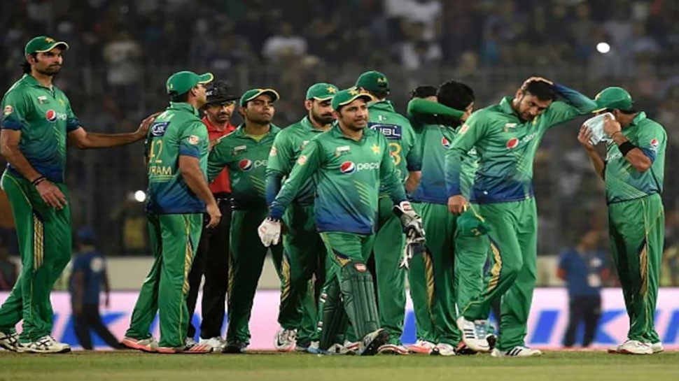 Pakistan Cricket: ভয়ঙ্কর গতিতে গাড়ি চালানোর জন্য ভোগান্তি এই পাক ক্রিকেটারের, পুলিশ ধরে ফেলায় ঘটালেন এই কাণ্ড! 1