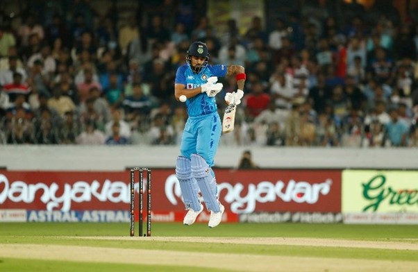 IND vs AUS: "ভারতীয় ক্রিকেটের সব থেকে বড় দুর্নীতির নাম কেএল রাহুল", অল্প রানেই ফিরতেই দাঁতে পিশলেন নেটিজেনরা !! 8
