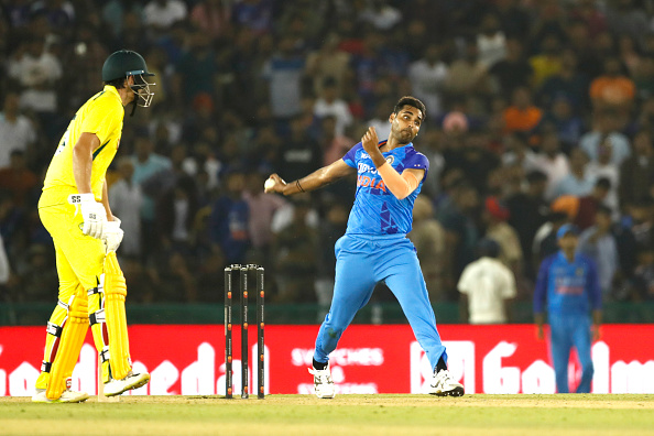 IND vs AUS: জঘন্য পারফরমেন্স সত্ত্বেও ভারতের 'ডেথ' ওভারে ভুবিই সেরা, আজব দাবি করে শিরোনামে তারকা ক্রিকেটার 3
