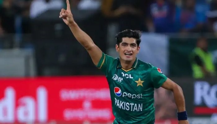 উর্বশী রাউতেলা'র পর নাসিম শাহ'তে মজলেন আরও এক বলিউড অভিনেত্রী, টুইটারে শেয়ার করলেন নিজের মনের কথা !! 4