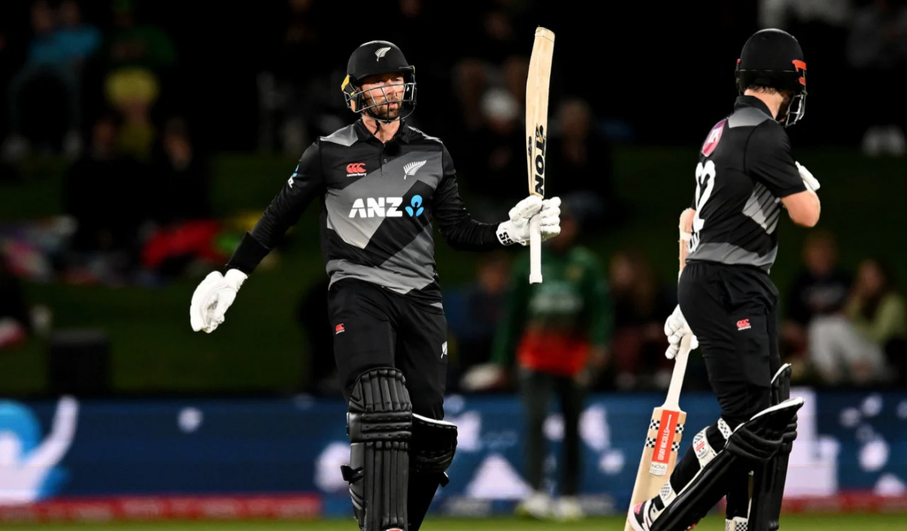 NZ vs BD: গ্লেন ফিলিপসের ছক্কায় আহত এক তরুণী ফ্যান্স, নিয়ে যাওয়া হলো হাসপাতালে !! 2