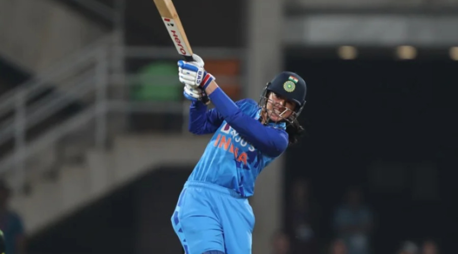 "দয়া করে খেলা দেখতে আসুন..." দ্বিতীয় ম্যাচে দর্শক সংখ্যা দেখে আবেগপ্রবণ হয়ে এই মন্তব্য করেন স্মৃতি মন্ধনা !! 2
