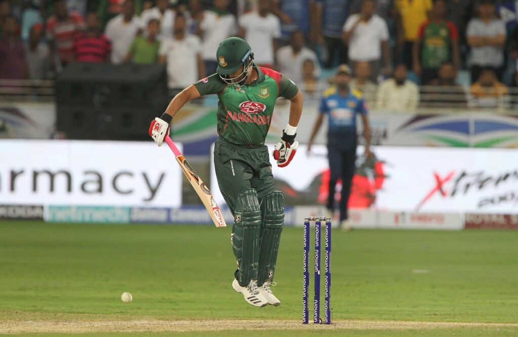 তিন ব্যাটসম্যান যারা ভাঙা হাত নিয়েও ব্যাট করেও গোটা বিশ্বের কুর্নিশ আদায় করে নিয়েছেন !! 2
