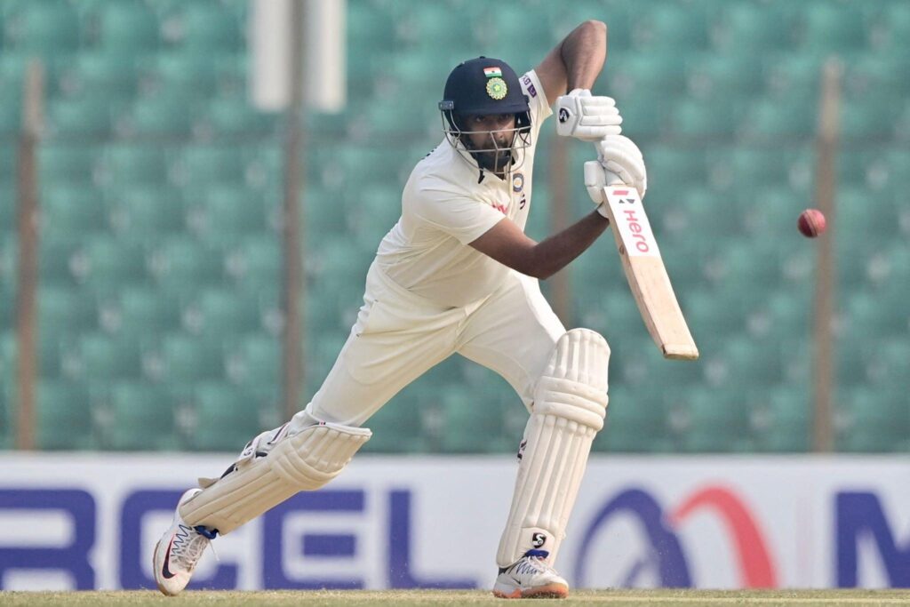 ব্যাপক রদবদল ICC টেস্ট র্যাঙ্কিং-এ ! উঠলেন শ্রেয়স-অশ্বিন, তবে বিরাট কোহলির ক্ষেত্রে দেখা গেলো উলটপুরাণ !! 3 Ravichandran Ashwin | image: Twitter