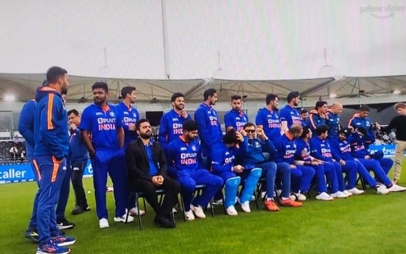 সঞ্জু স্যামসনকে বসার সুযোগ দিলো না ভারতীয় টিম ম্যানেজমেন্ট, ভিডিও প্রকাশ্যে আসতেই ক্ষোভের মুখে ভারতীয় টিম ম্যানেজমেন্ট !! 3