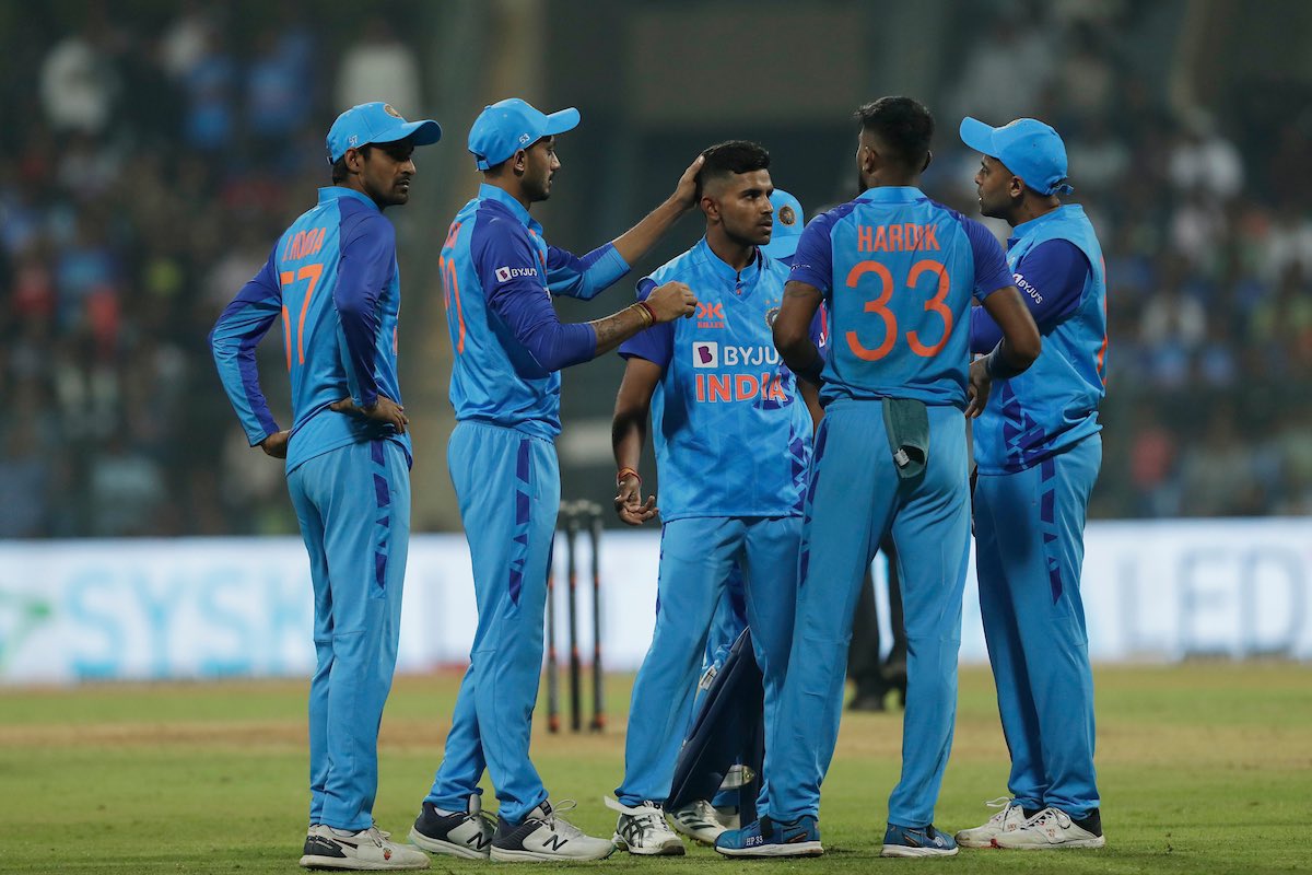 IND vs SL: অভিষেক ম্যাচেই ‘সুপারহিট’ শিভম মাভি ! শ্রীলঙ্কার বিরুদ্ধে ৪ উইকেট নিয়ে গড়লেন নতুন রেকর্ড !! 2 Team India | image: twitter