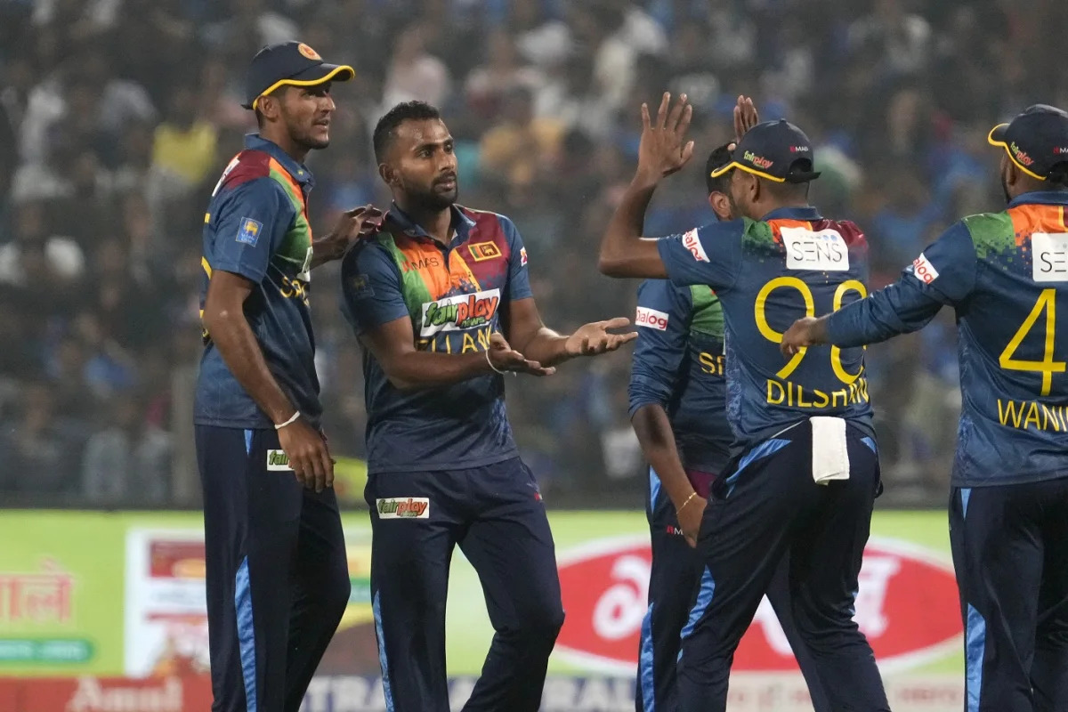 IND vs SL: টি-২০ সিরিজ হারের বদলা একদিনের ম্যাচে নিতে মরিয়া শ্রীলঙ্কা ! ম্যাচ জিততে বোলিং অস্ত্রে শান দিচ্ছেন অধিনায়ক শানাকা !! 1