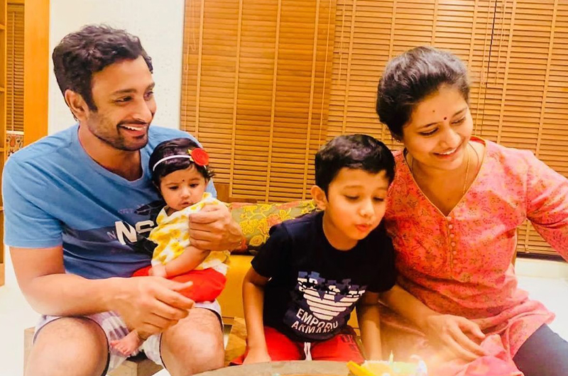 IPL 2023: আইপিএল 2023-এর চেন্নাই সুপার কিংসের (CSK) খেলোয়াড়দের স্ত্রী এবং গার্লফ্রেন্ড !! 2 AMBATI RAYUDU WITH HIS WIFE