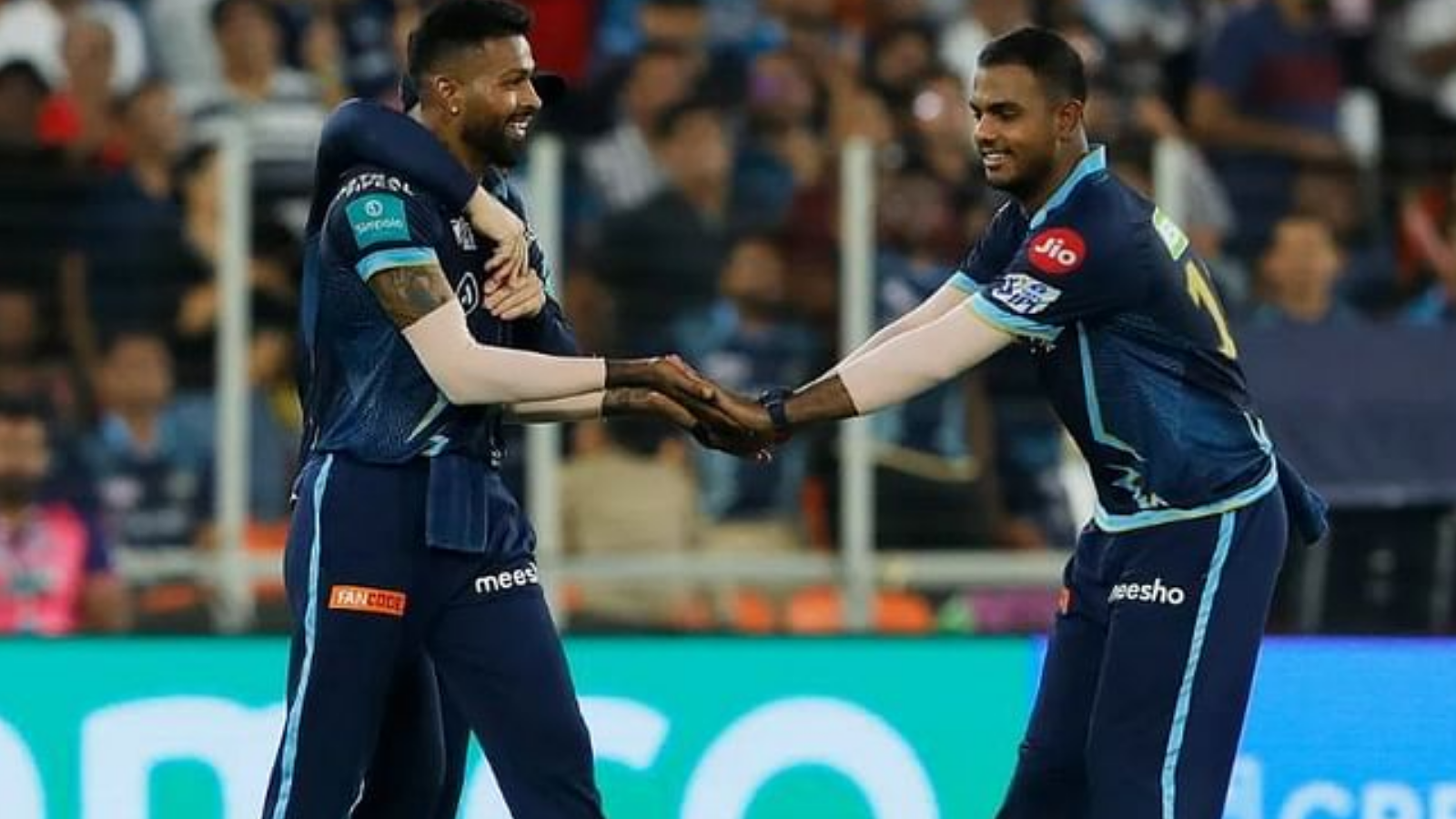 Yash Dayal and Hardik Pandya | Image: Twitter