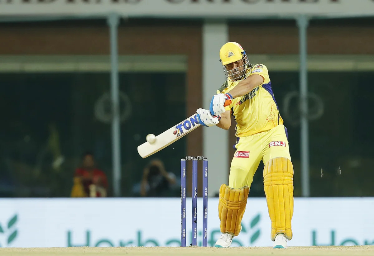 IPL 2023: "একজনের পক্ষেই এমন সম্ভব..." মার্ক উডকে জোড়া ছক্কা হাঁকিয়ে নেটপাড়া মাতালেন MS ধোনি !! 2 MS Dhoni | IPL 2023 | image: twitter