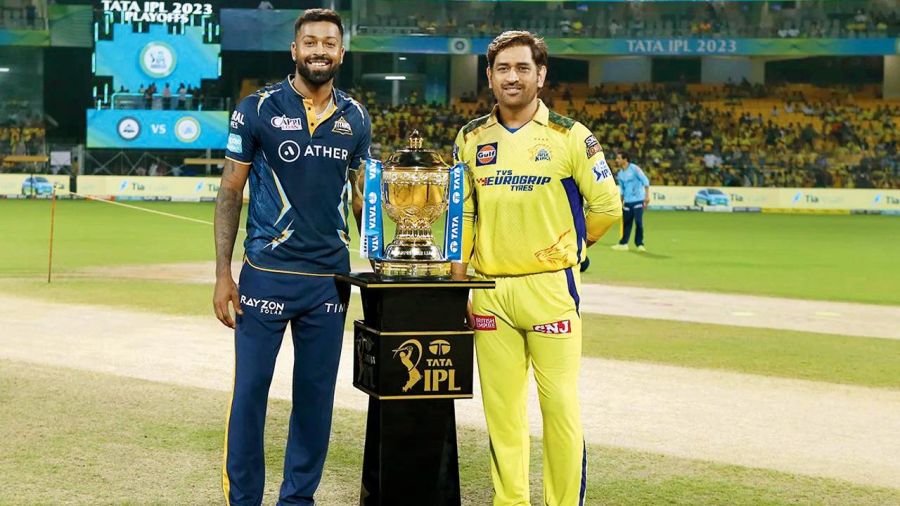 Hardik Pandya and MS Dhoni with IPL Trophy | Image: Getty Images