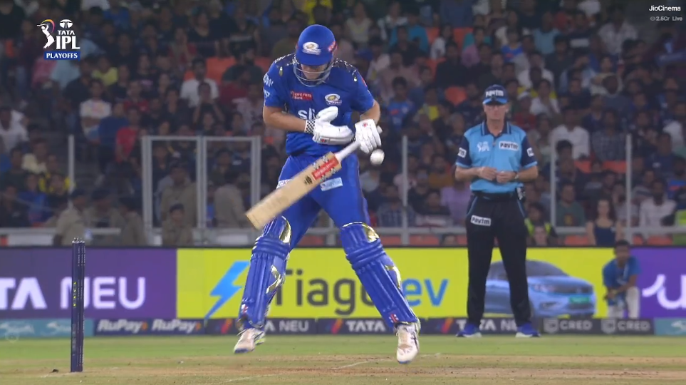 IPL 2023: দ্বিতীয় কোয়ালিফায়ারে গভীর সঙ্কটে মুম্বই ইন্ডিয়ান্স, চোট পেয়ে মাঠ ছাড়লেন ক্যামেরন গ্রিন !! 2 GT vs MI | IPL 2023 | image: Twitter