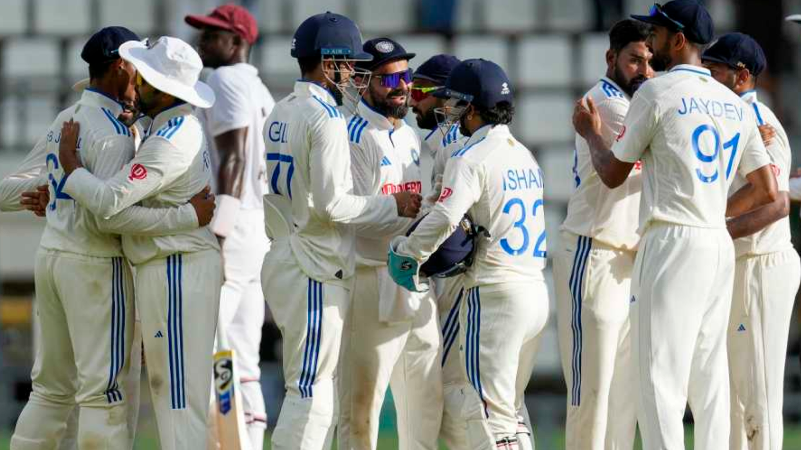 WI vs IND: বৃষ্টির কারণে আগেই হয়ে গেল তৃতীয় দিনের লাঞ্চ সেশন, কেরিয়ারের প্রথম টেস্ট উইকেট মুকেশ কুমারের !! 1