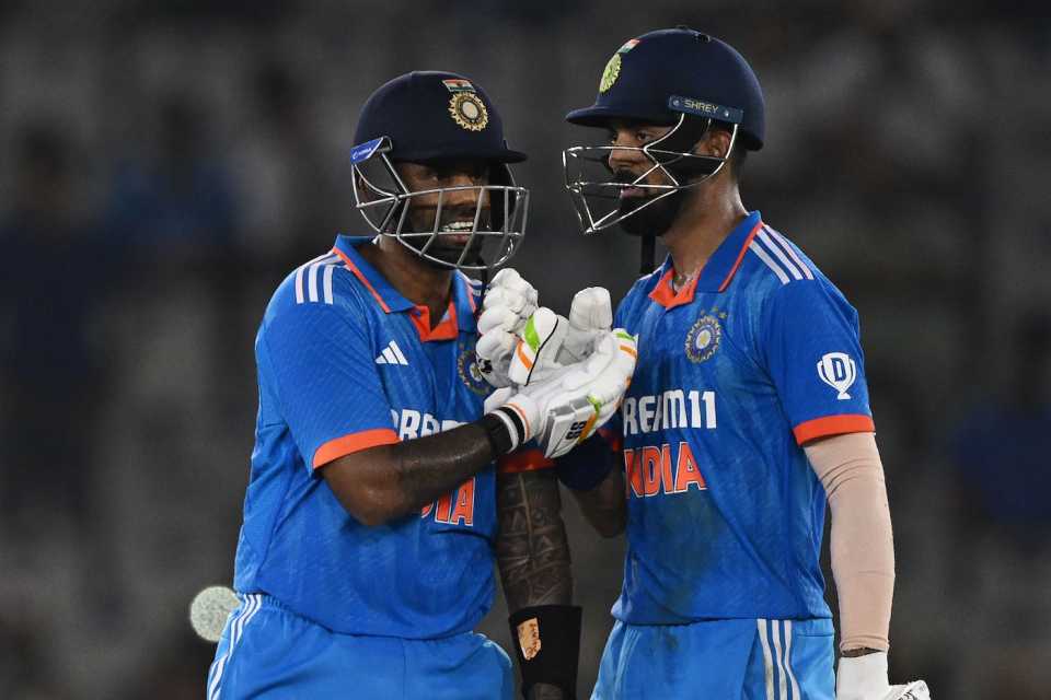 IND vs AUS: টিম ইন্ডিয়া থেকে বন্ধ হচ্ছে শ্রেয়স আইয়ারের "দানা-পানি", বিশ্বকাপের দল থেকে পড়ছেন বাদ !! 3 KL Rahul and Suryakumar Yadav | IND VS AUS | Image: Getty Images