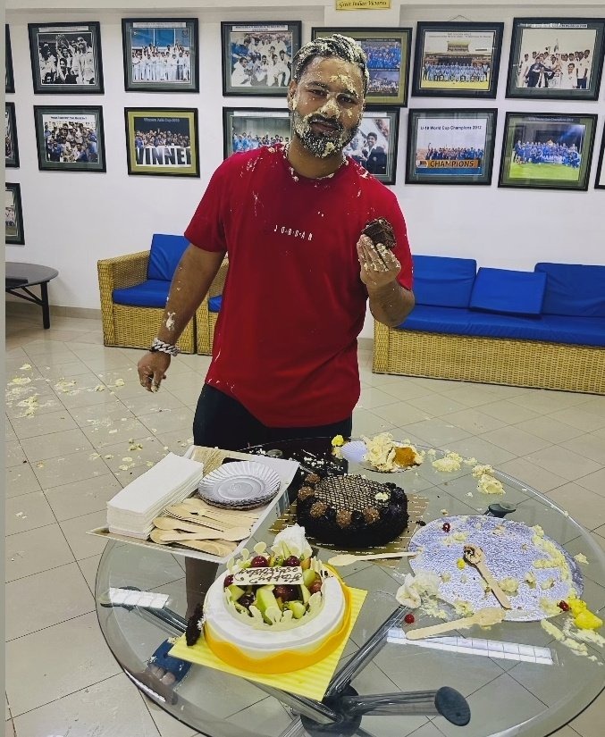জন্মদিনে ঋষভ পন্থকে কেক মাখিয়ে সেলিব্রেশন অক্ষর-পৃথ্বী শ'র, সামনে এল মাঠে ফেরার দিনক্ষণ !! 2