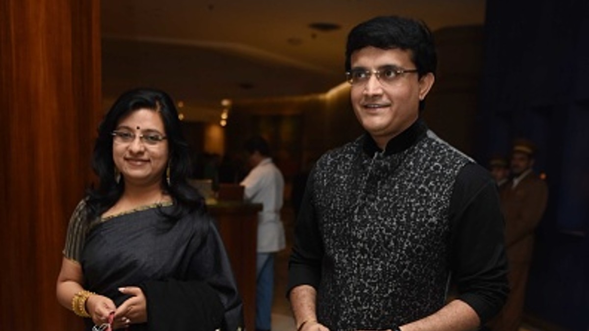 বলি অভিনেত্রীর প্রেমে পড়েছিলেন সৌরভ গাঙ্গুলী, ভাঙতে বসেছিলো 'ডোনার' সংসার !! 3 Sourav Ganguly and Dona Ganguly | Image: Getty Images