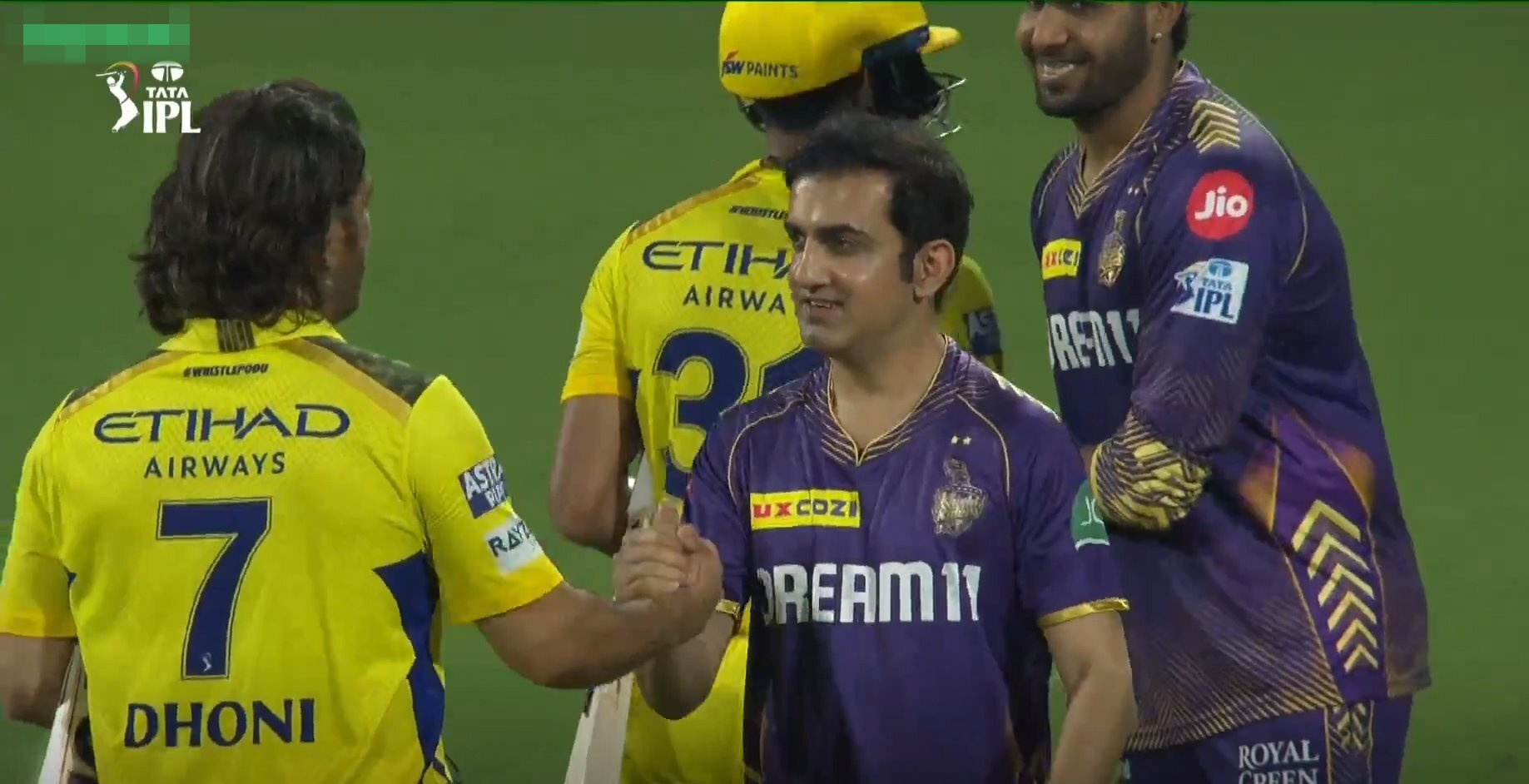 MS Dhoni and Gautam Gambhir | Image: Twitter