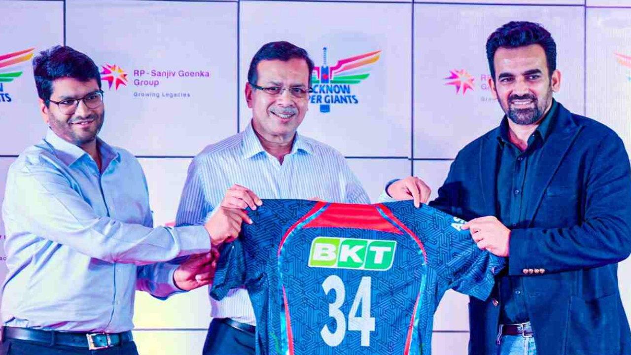 জাহিরে ‘অসন্তুষ্ট’ লক্ষ্ণৌ সুপারজায়ান্টস, মেন্টরকে ছাঁটাই করছেন সঞ্জীব গোয়েঙ্কারা !! 2 Zaheer Khan and Sanjiv Goenka | Image: Getty Images