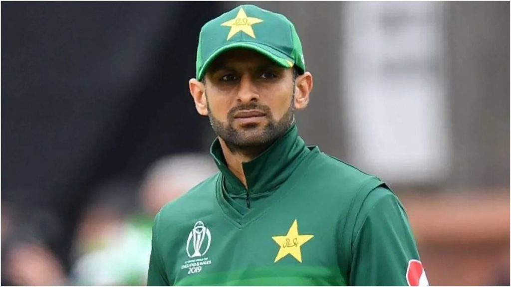 "ফুরিয়ে যাই নি..." হুঙ্কার MS ধোনি'র সতীর্থ'র, স্পষ্ট করলেন কামব্যাকের বাসনা !! 3 shoaib-malik-accused-of-match-fixing