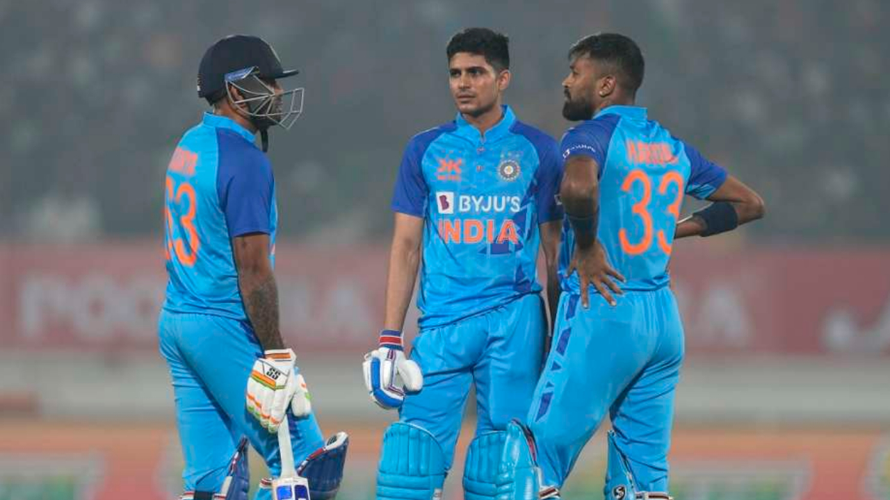 এশিয়া কাপের জন্য চূড়ান্ত ভারতীয় অধিনায়ক, শুভমান নয় বরং এই তারকা পাচ্ছেন দায়িত্ব !! 3 Suryakumar Yadav, Shubman Gill and Hardik Pandya | Image: Getty Images