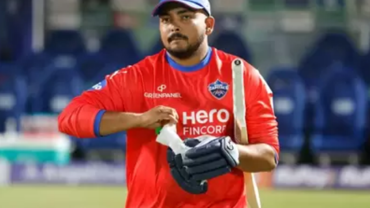 “নিজেই নিজের ক্ষতি…” পৃথ্বীর ব্যর্থতায় হতাশ রোহিত শর্মা’র কোচ, সাক্ষাৎকারে ঝরে পড়লো আক্ষেপ !! 3 Prithvi Shaw | Image: Getty Images
