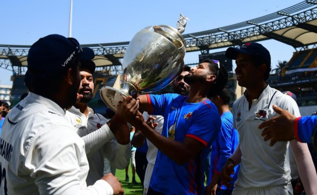 Shreyas Iyer with Ranji Trophy | Image: Twitter