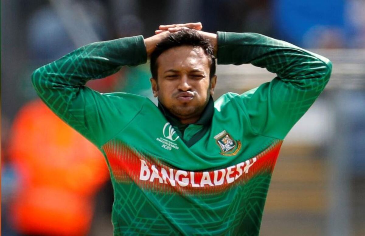 shakib-banned-from-bowling-by-ecb