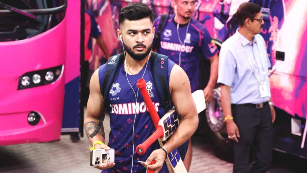 "ফালতু বকা বন্ধ করুন..." গাভাস্কার-রবি শাস্ত্রীদের উপর ক্ষুব্ধ রিয়ান পরাগ, করলেন বিস্ফোরক মন্তব্য !! 2 রিয়ান পরাগ