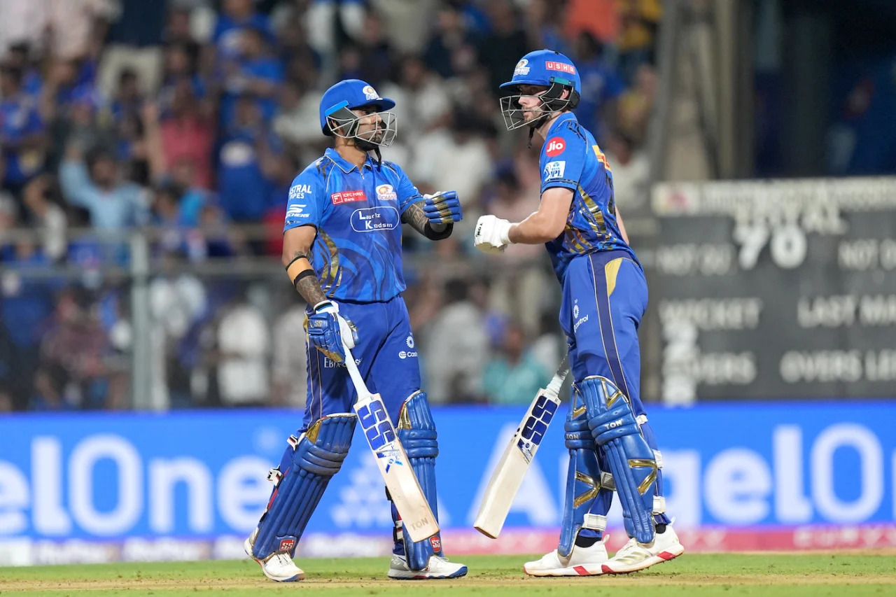 IPL 2025: প্লে-অফের আগে বিরাট রদবদল মুম্বই স্কোয়াডে, একসাথে যোগ দিচ্ছেন তিন নয়া বিদেশী !! 2 Suryakumar Yadav and Will Jacks | IPL | Image: Getty Images