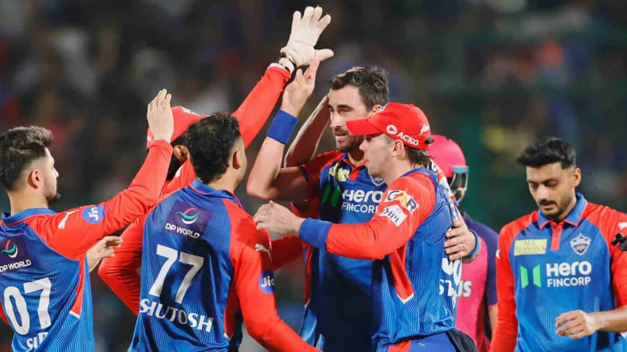 IPL 2025: “এটা আমাদের দুর্ভাগ্য…” কেন মাঠে নামেন নি ১১ কোটির তারকা ? ব্যাখ্যা দিলেন DC কোচ হেমাঙ্গ বাদানি !! 3 Delhi Capitals | IPL | Image: Getty Images