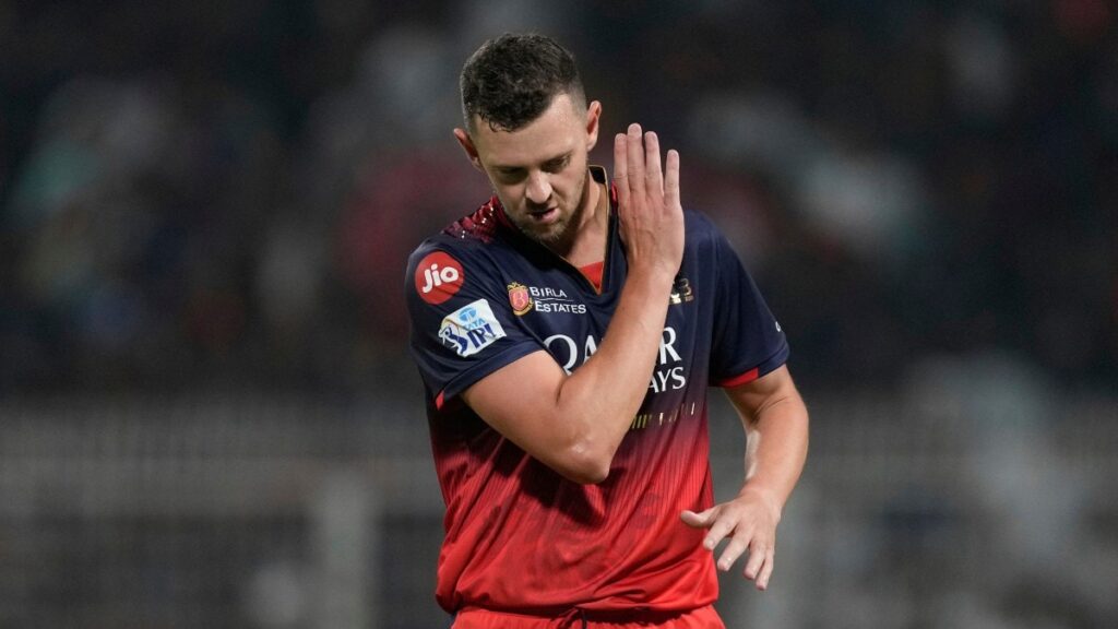RCB ভক্তদের মাথায় হাত, চলতি আইপিএল থেকে ছিটকে গেলেন তারকা পেসার !! 3 Ipl 2025