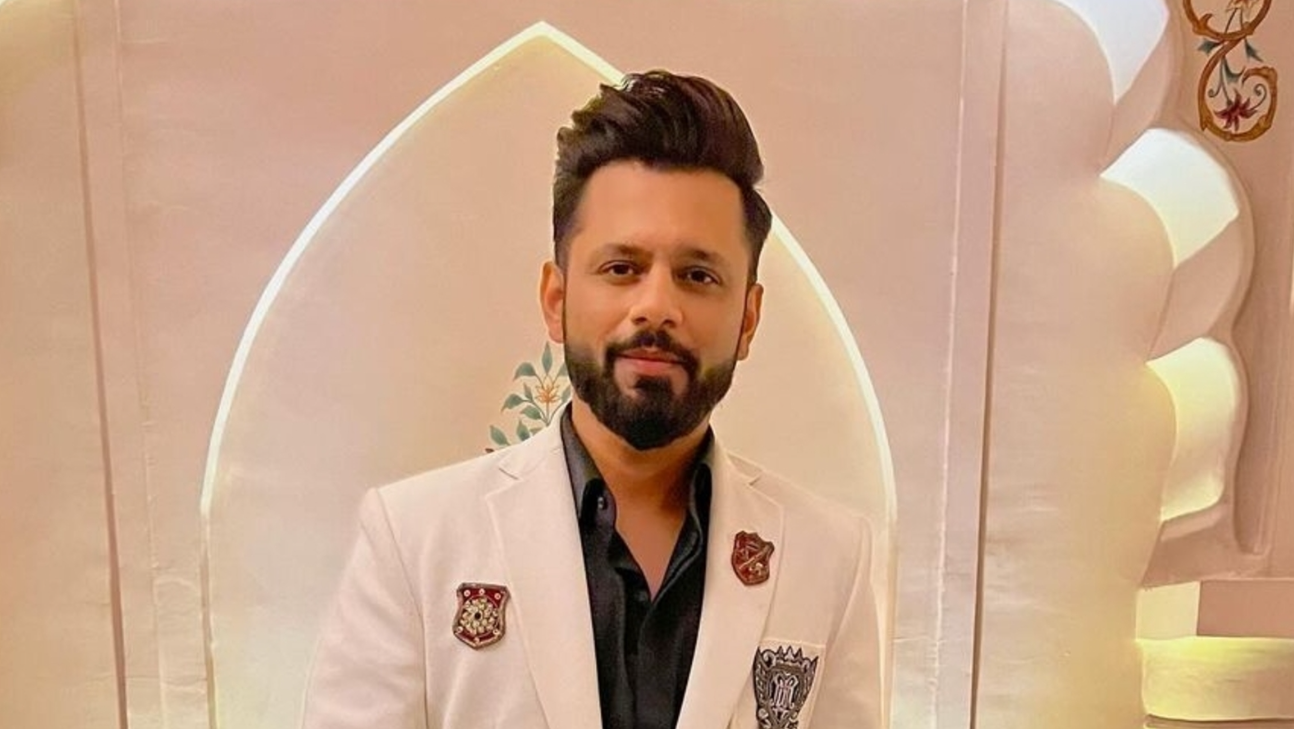 ‘বিরাট কোহলি একটা জোকার…’ ক্রিকেট তারকাকে নেটমাধ্যমে তুলোধোনা গায়ক রাহুল বৈদ্য’র !! 3 Rahul Vaidya | Image: Twitter