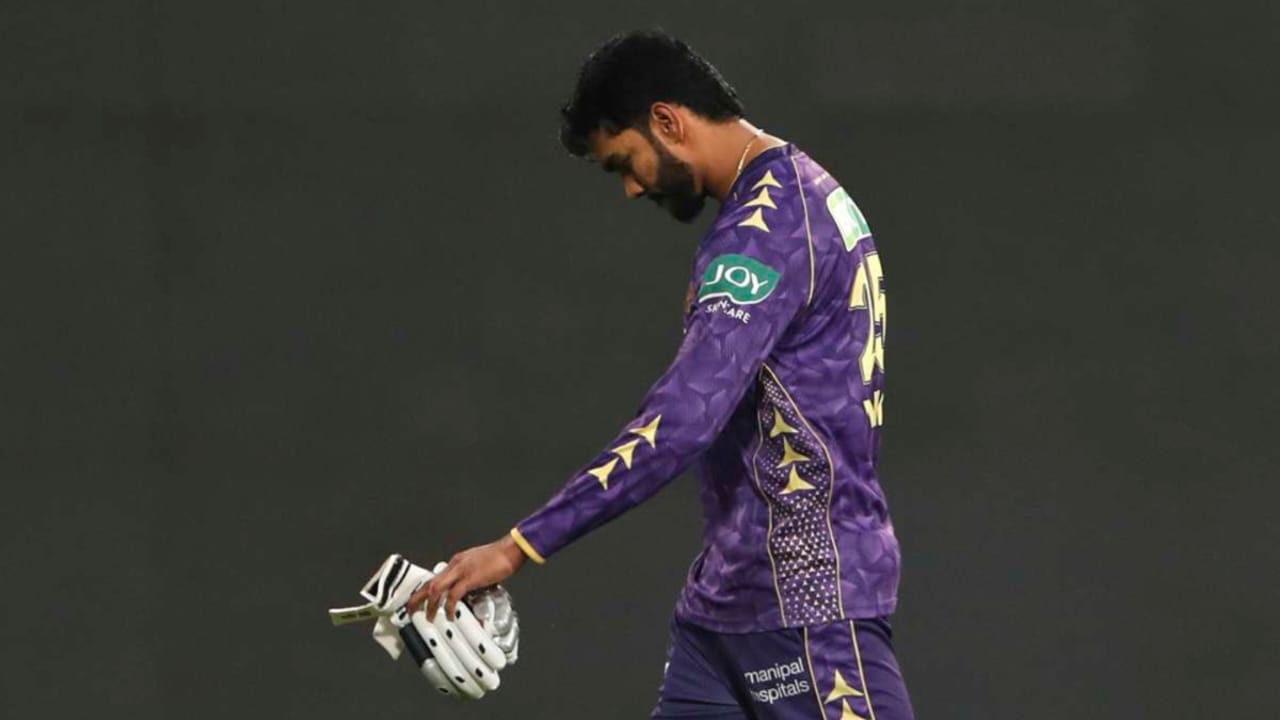 একাই ডুবিয়েছেন দলকে, KKR থেকে ঘাড় ধাক্কা দিয়ে বের করে দেওয়া হচ্ছে এই তারকাকে !! 2 একাই ডুবিয়েছেন দলকে, KKR থেকে ঘাড় ধাক্কা দিয়ে বের করে দেওয়া হচ্ছে এই তারকাকে !! 2