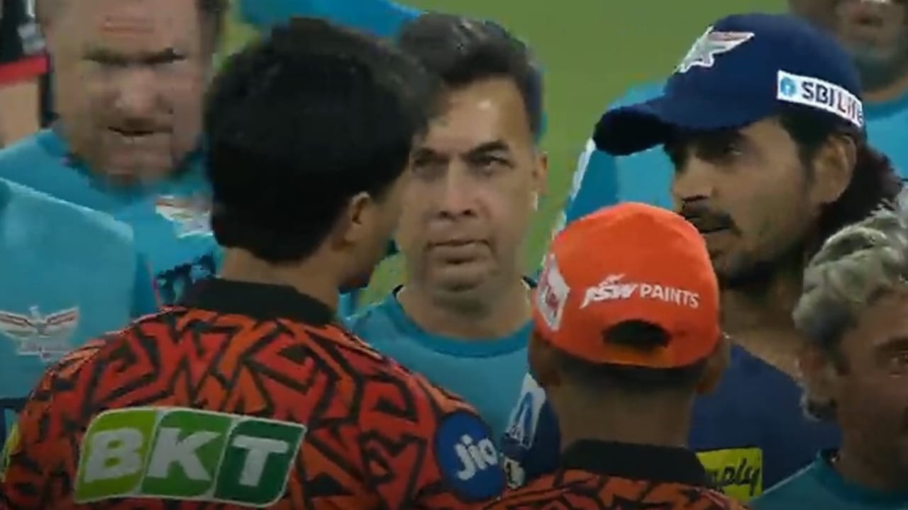 LSG vs SRH: “চুলের মুঠি ছিঁড়ে দেবো…”, হাতাহাতিতে জড়িয়ে পড়লেন অভিষেক ও দিগ্বেশ, ভিডিও ভাইরাল !! 2 LSG vs SRH: “চুলের মুঠি ছিঁড়ে দেবো…”, হাতাহাতিতে জড়িয়ে পড়লেন অভিষেক ও দিগ্বেশ, ভিডিও ভাইরাল !! 2